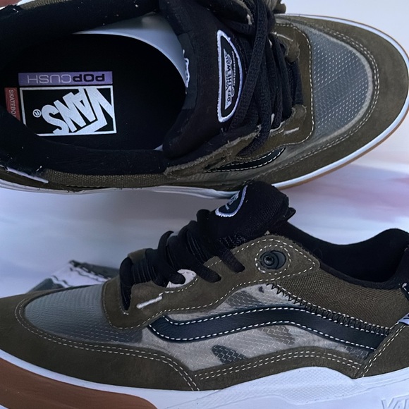 Vans Men’s Wayvee
Dark Olive
VN0A5JIADOL
Sneaker - Picture 15 of 16